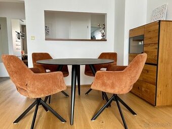 Jedálenský stôl a stoličky