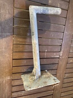 Konzola na satelit alebo iné použitie