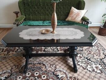 Predám-masívny čierny konfernčný stolík