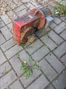 Elektromotor s prevodovkou