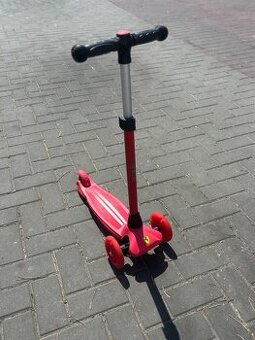 Kolobežka Ferrari