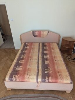 Manželská posteľ čalúnená