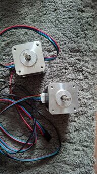 Krokový motor