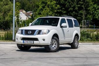 Nissan Pathfinder 2.5 dCi SE