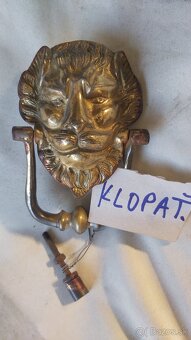 Predám  vešiak na utrák