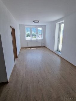 Prenájom 2-izbového bytu s veľkou terasou – BD Popper, centr