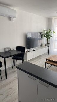 Štýlový, zrekonštruovaný 1,5-izbový byt.