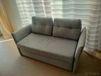 Rozkladacia pohovka s úložným priestorom