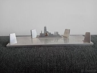 Mali stojanček na foto.