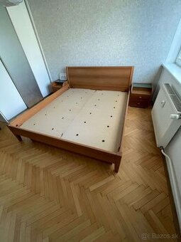 Predam tmavohnedu postel + nocne stoliky zdarma