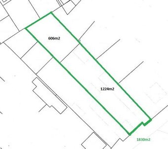 Veľký pozemok s rodinným domom v centre obce Orechová Potôň