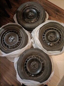 Predám zimnú sadu 185/65 R15, disky rozteč 4x100