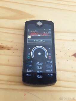Predám raritku Motorola ROKR E8