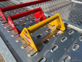 Kliny , zarážky pod kolesa na oďtahovku / autoprepravník