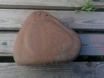 Kaslík na batériu na Jawa 250/ 350 perák