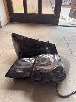 Zadné svetlá cruze