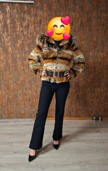 Luxusný pravý hnedý kožuch s kapucňou veľ. S