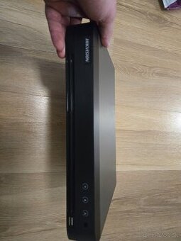 Hikvision DS-7204HUHI-K1/P + WD Purple 2TB