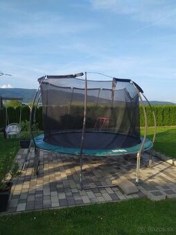 Trampolína