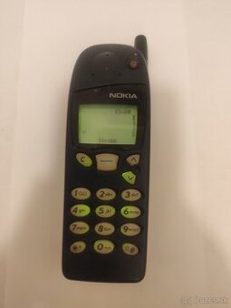 Staré funkčně telefony Nokia 5110, Sony Ericsson
