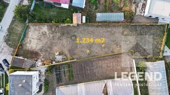 Stavebný pozemok Nesvady, 1.234 m2, tichá ulička, garáž