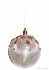 Vianočné gule a ozdoby ružové