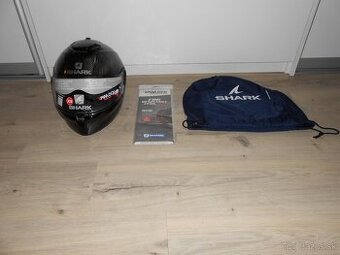 Predam krasnu novu karbonovu moto prilbu znacky SHARK SPARTA - 1