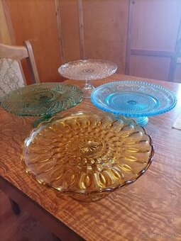 Predám sklenené stojany na torty