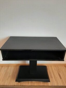 stolík pod televízor