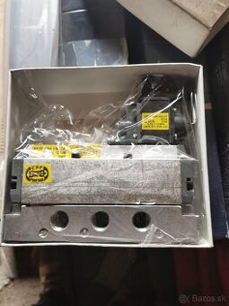 STYKAČE,SPOJKY,VENTILY,POISTKY,UHLÍKY