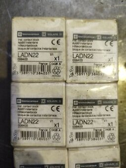 10ks Pomocné kontakty Schneider LADN22 (2NO+2NC) - NOVÉ
