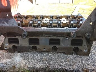 Octavia 2 1.6 fsi hlava valcov
