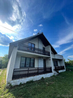 Na predaj priestranný rodinný dom s garážou – Holčíkovce, ok