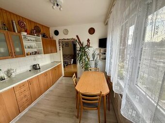 Na predaj veľkometrážny 3 izbový byt