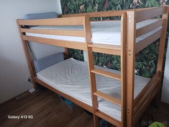 Poschodová drevená postel