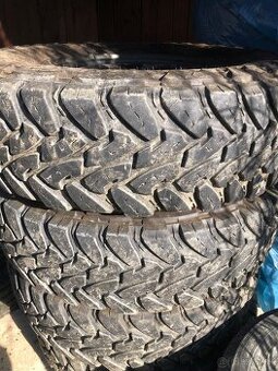 Kolesa ofroud 235/85 R 16 top stav