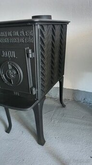 Liatinové kachle Jotul F 601 N čierný lak