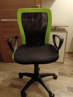Polohovateľná stolička na kolieskach