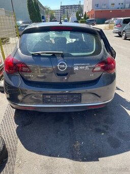 Rozpredám Opel Astra 2013