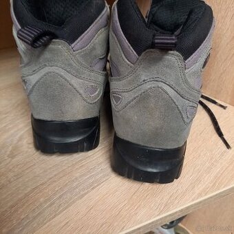 turistické topánky VIBRAM
