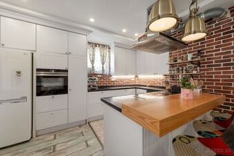 ZELENÁ STRÁŇ - PRIESTRANNÝ 4 IZBOVÝ BYT, 3 TERASY, 2 GARÁŽOV