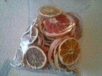 Sušené citrusy.