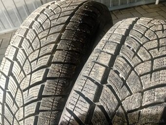 Predam zimne pneumatiky 215 60 R17