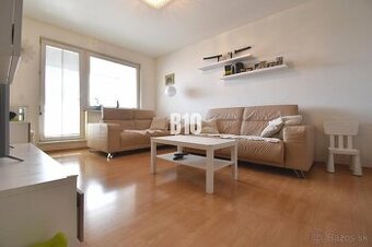 REZERVOVANÉ Zrekonštruovaný 3 izbový byt, 2x loggia - Vlčinc