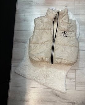 Bezova vesta Calvin klein