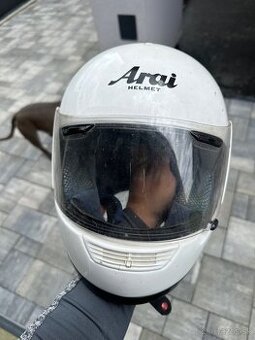 Prilba Arai