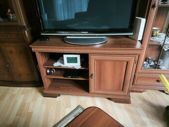 skrinka pod tv