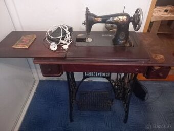 Starožitný šijací stroj Singer 15K (r. 1925)