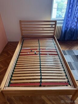 Posteľ drevená s roštom 195 cm x 89 cm x 127 cm