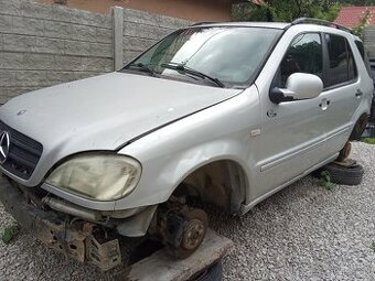 Rozpredám Mercedes ml 163 benzín 3.2 v 6